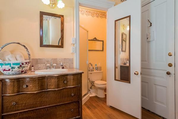 Kingsley House Bed & Breakfast - Full Home Fennville Extérieur photo