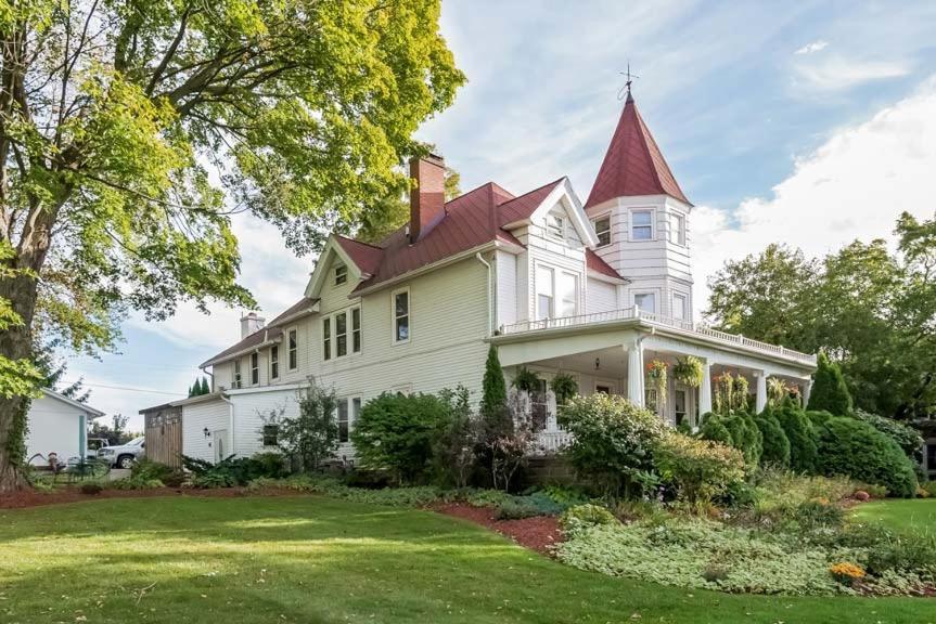 Kingsley House Bed & Breakfast - Full Home Fennville Extérieur photo