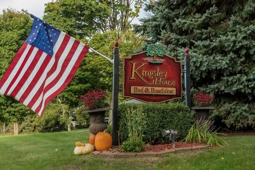 Kingsley House Bed & Breakfast - Full Home Fennville Extérieur photo