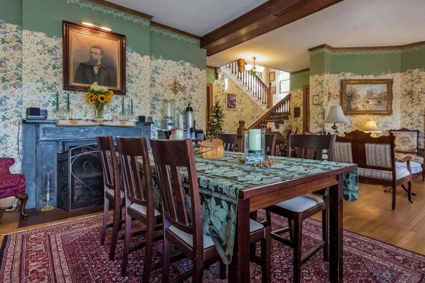 Kingsley House Bed & Breakfast - Full Home Fennville Extérieur photo