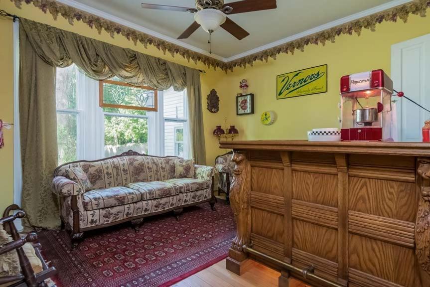 Kingsley House Bed & Breakfast - Full Home Fennville Extérieur photo