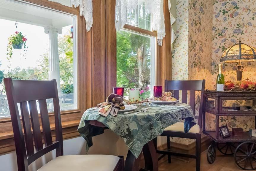 Kingsley House Bed & Breakfast - Full Home Fennville Extérieur photo