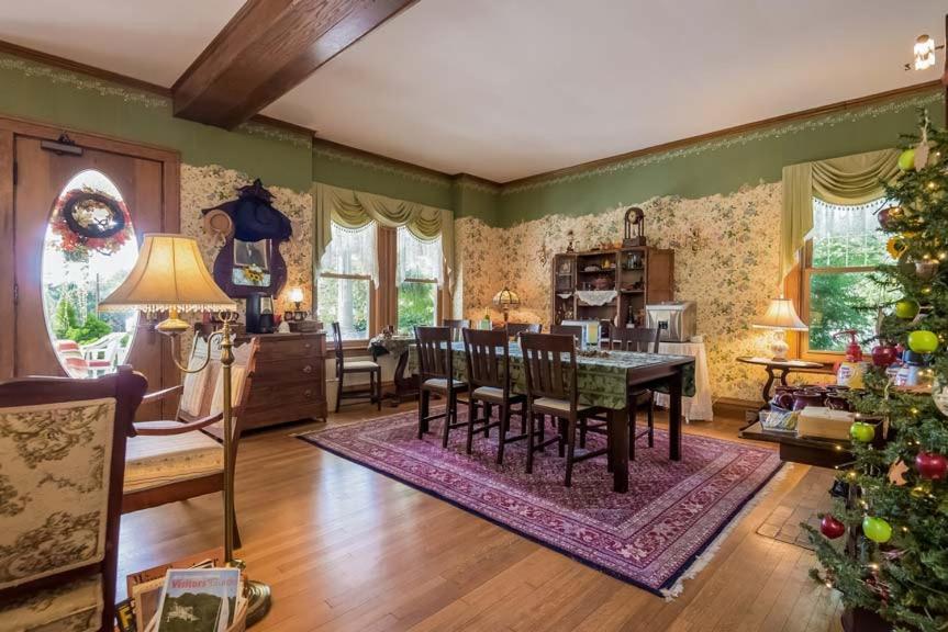 Kingsley House Bed & Breakfast - Full Home Fennville Extérieur photo