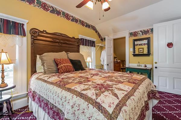 Kingsley House Bed & Breakfast - Full Home Fennville Extérieur photo