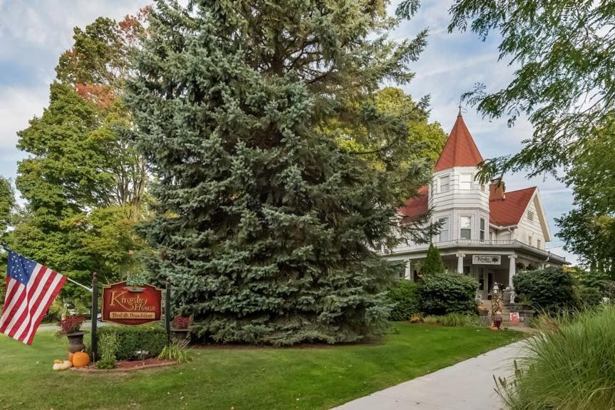 Kingsley House Bed & Breakfast - Full Home Fennville Extérieur photo