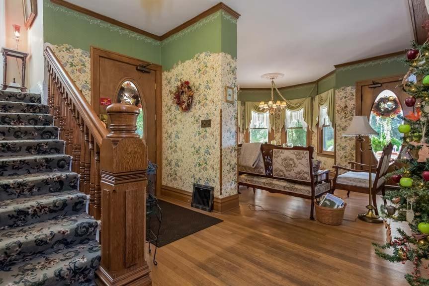 Kingsley House Bed & Breakfast - Full Home Fennville Extérieur photo