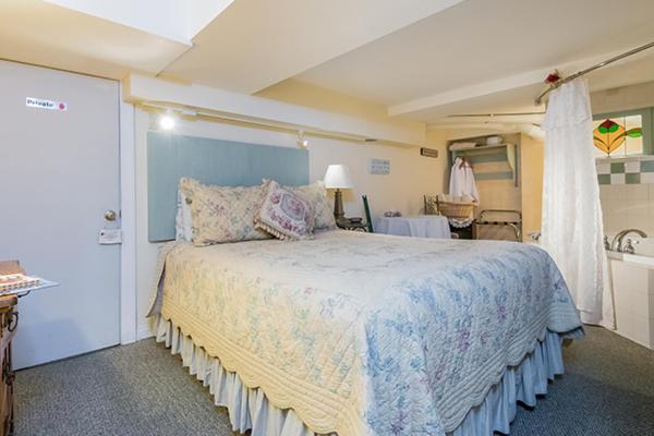 Kingsley House Bed & Breakfast - Full Home Fennville Extérieur photo