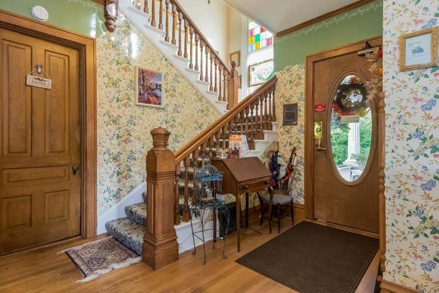 Kingsley House Bed & Breakfast - Full Home Fennville Extérieur photo