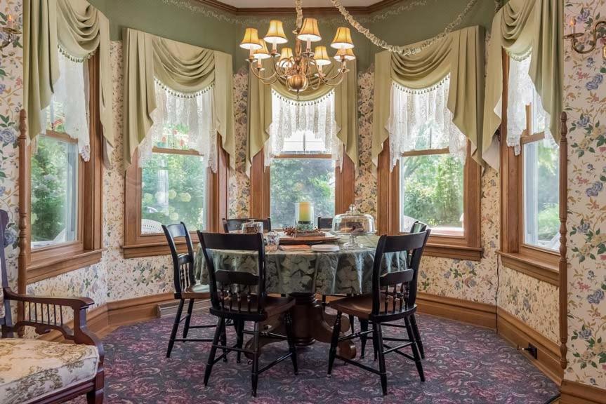 Kingsley House Bed & Breakfast - Full Home Fennville Extérieur photo