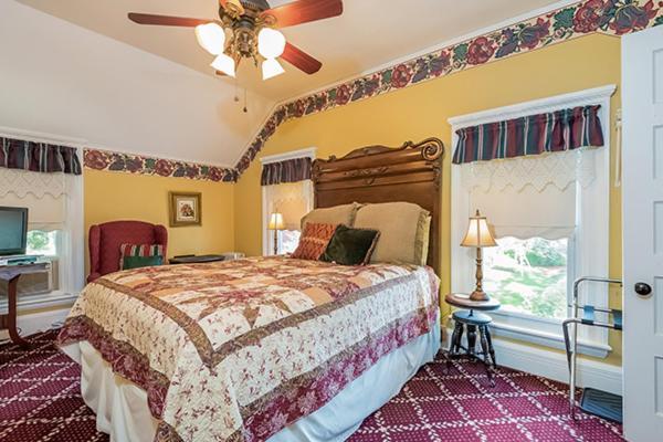 Kingsley House Bed & Breakfast - Full Home Fennville Extérieur photo